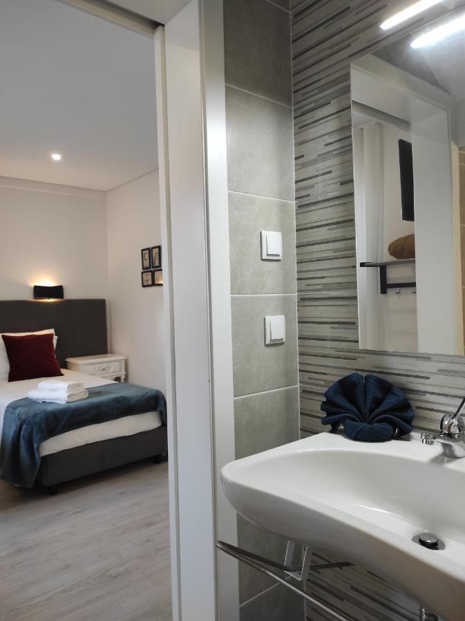 Hall 92 Quartos Com Wc Em Moradia Com Piscina A-Das-Lebres Loures Exterior photo