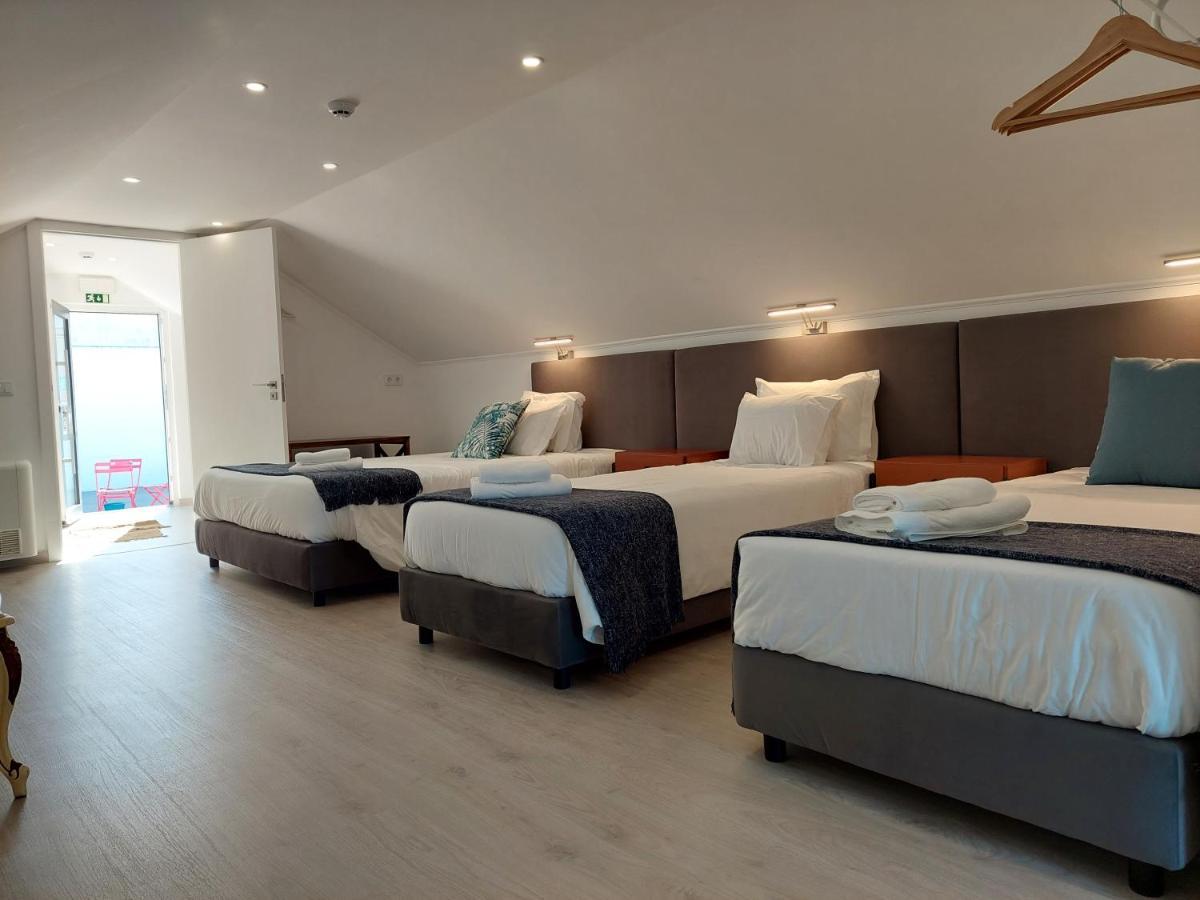 Hall 92 Quartos Com Wc Em Moradia Com Piscina A-Das-Lebres Loures Room photo