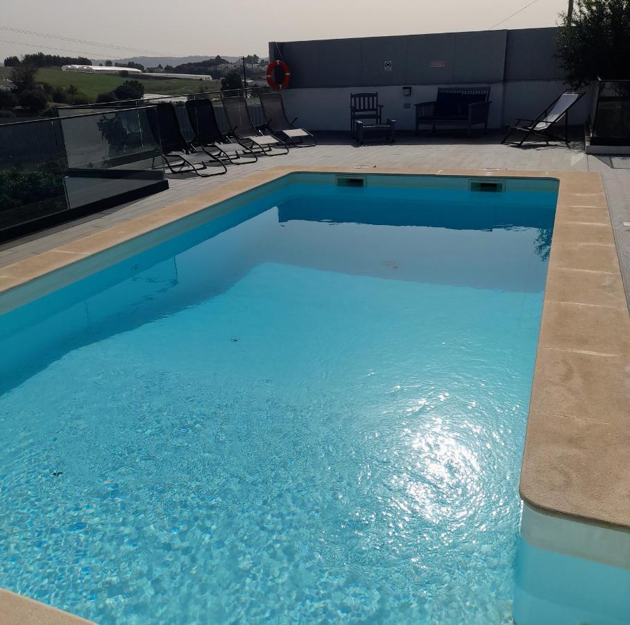 Hall 92 Quartos Com Wc Em Moradia Com Piscina A-Das-Lebres Loures Exterior photo