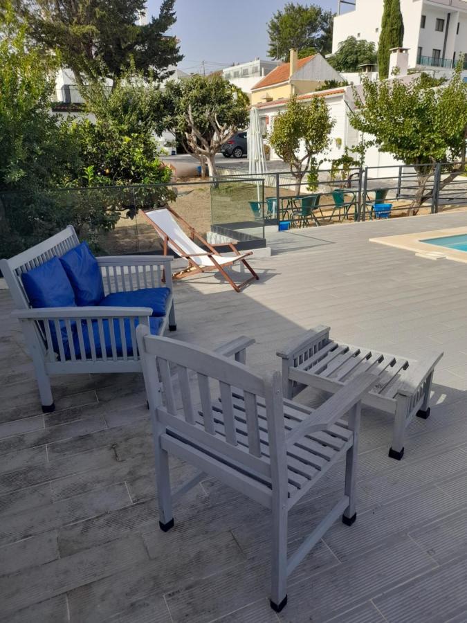 Hall 92 Quartos Com Wc Em Moradia Com Piscina A-Das-Lebres Loures Exterior photo