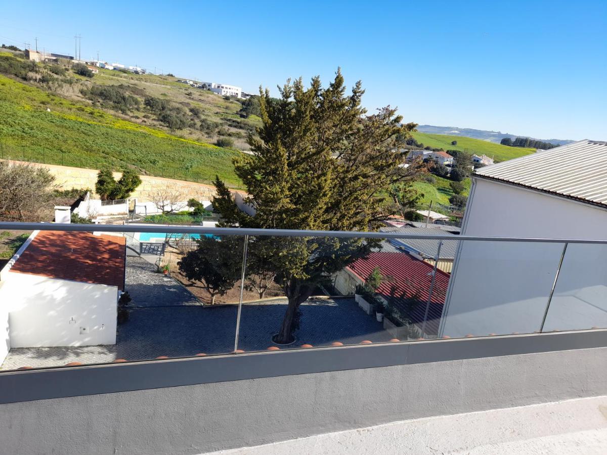 Hall 92 Quartos Com Wc Em Moradia Com Piscina A-Das-Lebres Loures Exterior photo