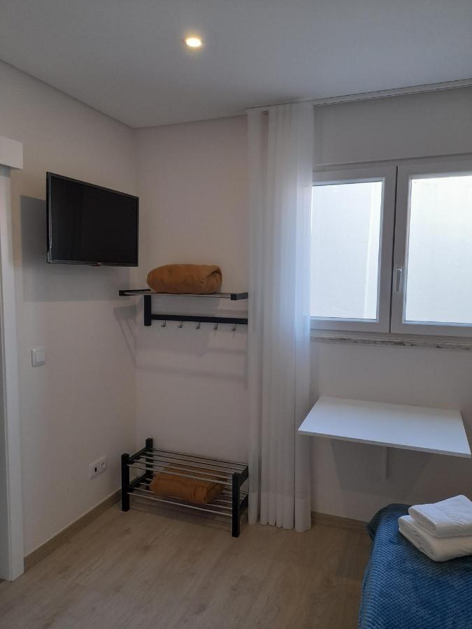 Hall 92 Quartos Com Wc Em Moradia Com Piscina A-Das-Lebres Loures Exterior photo